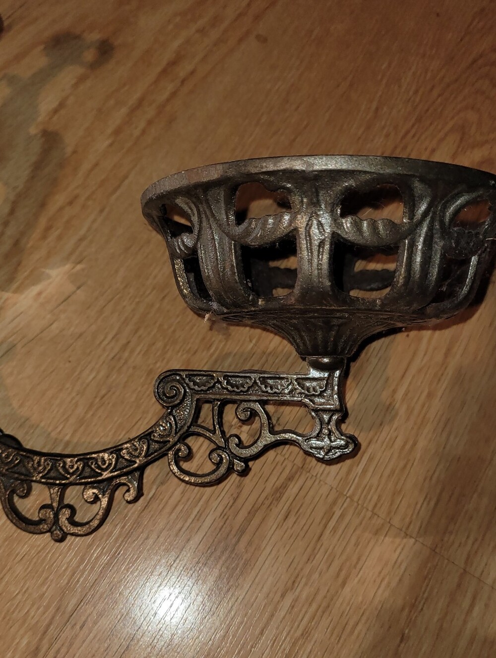 Vintage Lamp Holder - Picture 9 of 13